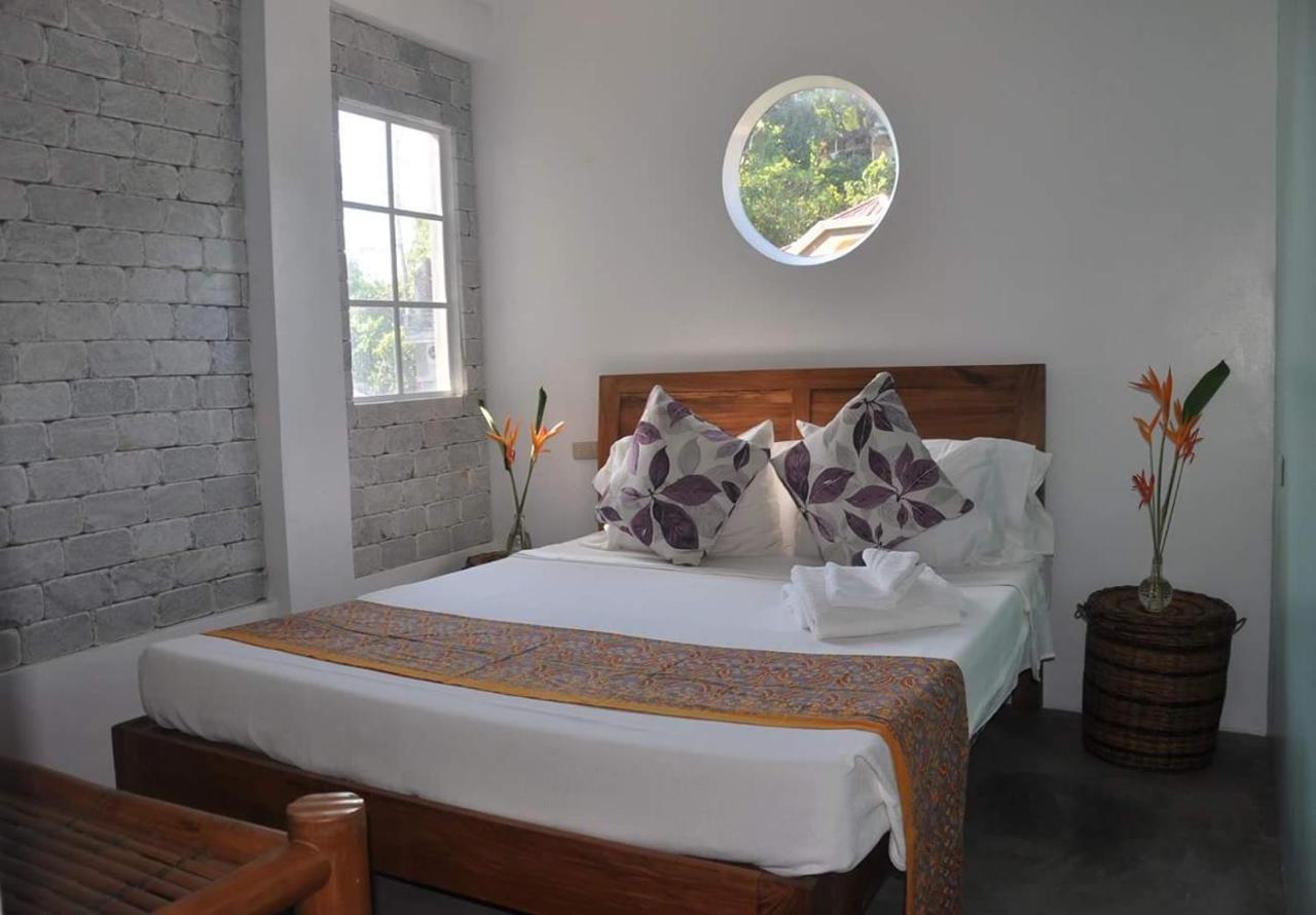 Stone Creek House Bed & Breakfast Romblon Bagian luar foto