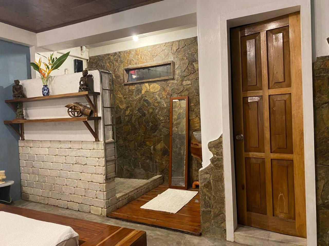 Stone Creek House Bed & Breakfast Romblon Bagian luar foto